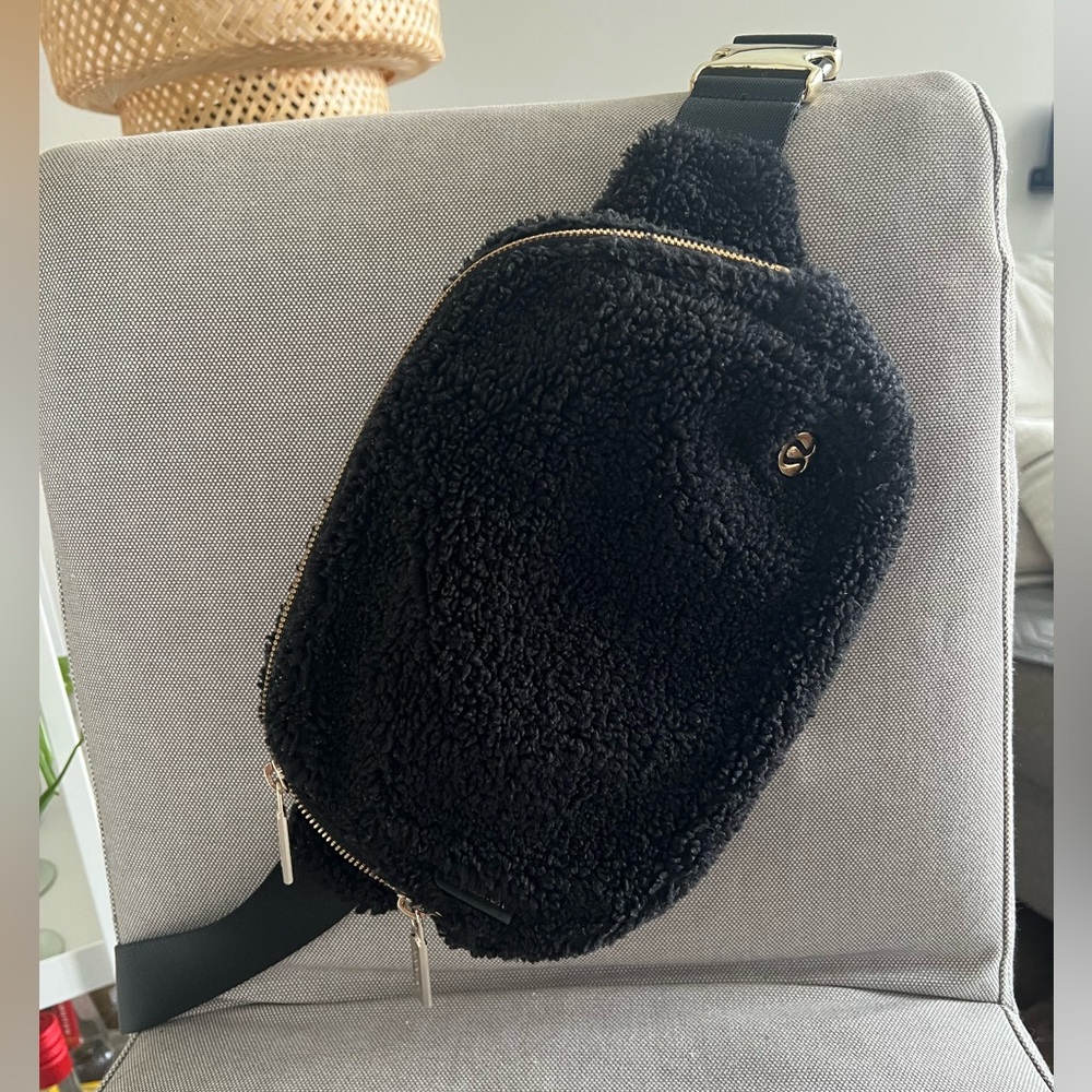 Lululemon Everywhere Fleece Belt Bag